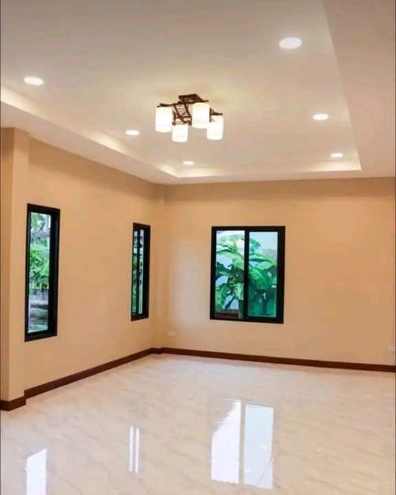 Sala com pintura e forro de gesso